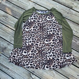Womens Sz Medium Tunic Animal Print With Green Long Sleeves